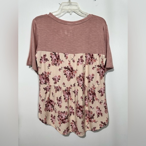 Woman’s shirt - Picture 1 of 3